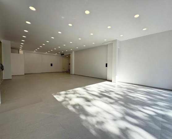 Tirane, jepet me qera dyqan Kati 0, 166 m² 4.200 € (BULEVARDI GJERGJ FISHTA)