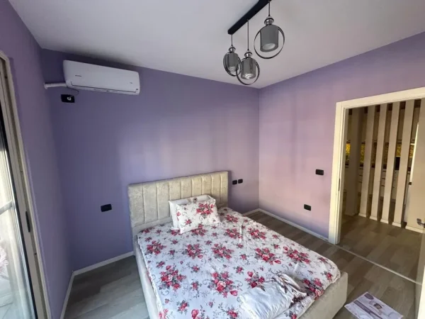 Tirane, jepet me qera apartament 2+1 Kati 4, 80 m² 500 € (Bar Xhamero Astir)