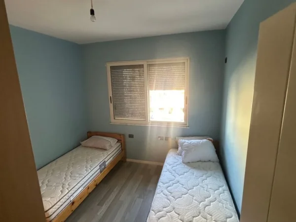 Tirane, jepet me qera apartament 2+1 Kati 4, 80 m² 500 € (Bar Xhamero Astir)