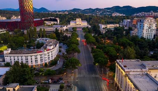 Tirane, jepet me qera apartament 2+1 Kati 3, 95 m² 600 € (zogu i zi)