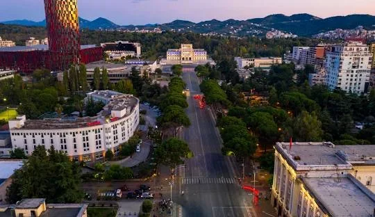 Tirane, jepet me qera apartament 2+1 Kati 3, 95 m² 600 € (zogu i zi)