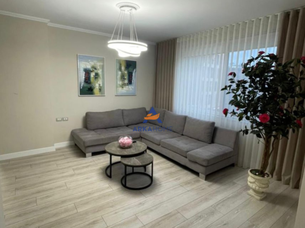 Tirane, jepet me qera apartament 1+1+Ballkon Kati 4, 75 m² 900 € 