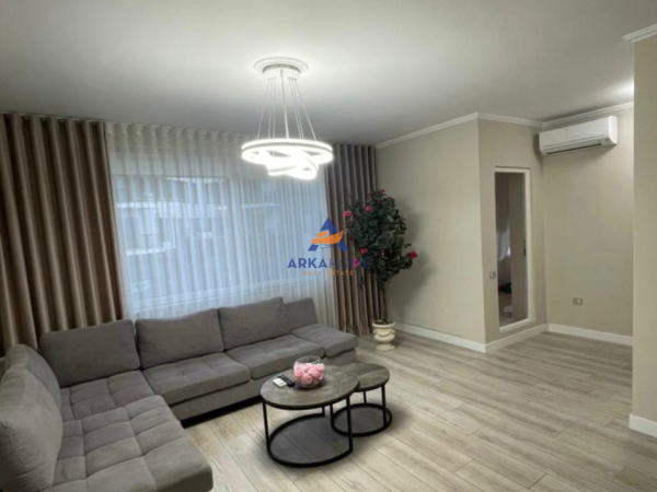 Tirane, jepet me qera apartament 1+1+Ballkon Kati 4, 75 m² 900 € 