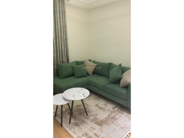 Tirane, jepet me qera apartament 1+1 Kati 1, 60 m² 650 € (shkolla e kuqe)