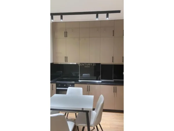 Tirane, jepet me qera apartament 1+1 Kati 1, 60 m² 650 € (shkolla e kuqe)