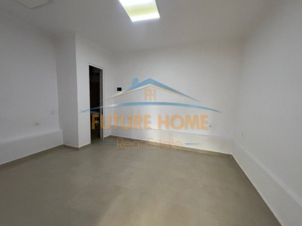 Tirane, jepet me qera ambjent biznesi Kati 0, 72 m² 500 € 