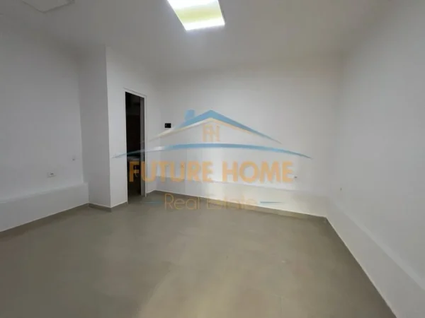 Tirane, jepet me qera ambjent biznesi Kati 0, 72 m² 500 € 