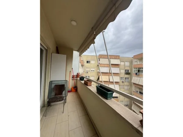 Tirane, jepet me qera apartament 2+1+Ballkon Kati 6, 114 m² 900 € (atsh prane pazarit te ri)