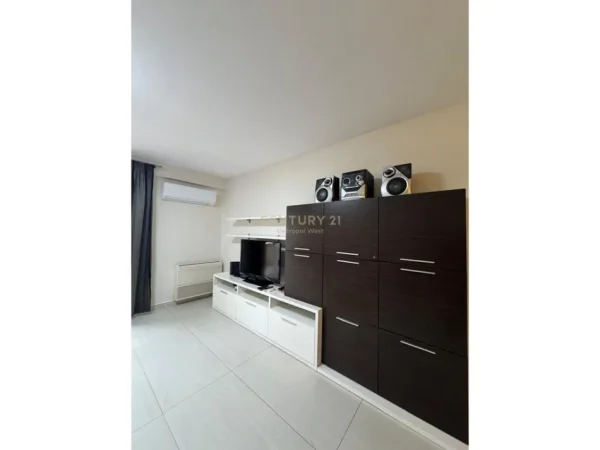 Tirane, jepet me qera apartament 2+1+Ballkon Kati 6, 114 m² 900 € (atsh prane pazarit te ri)