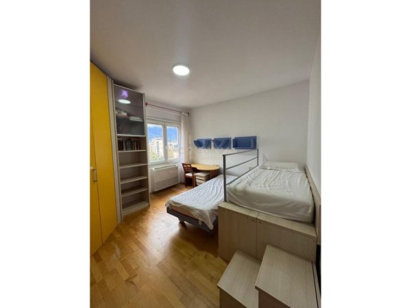 Tirane, jepet me qera apartament 2+1+Ballkon Kati 6, 114 m² 900 € (atsh prane pazarit te ri)