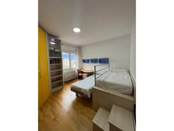 Tirane, jepet me qera apartament 2+1+Ballkon Kati 6, 114 m² 900 € (atsh prane pazarit te ri)