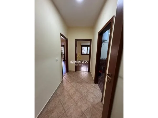 Tirane, jepet me qera ambjent biznesi Kati 4, 120 m² 600 € (Komuna e Parisit)