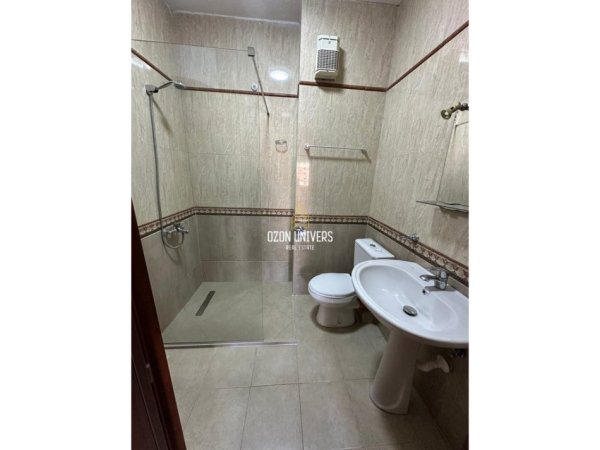 Tirane, jepet me qera ambjent biznesi Kati 4, 120 m² 600 € (Komuna e Parisit)