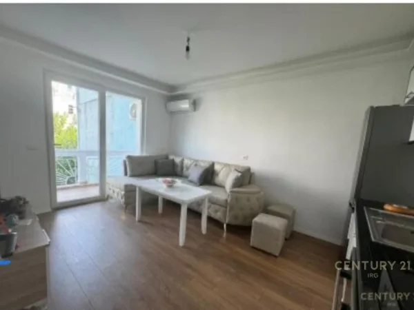 Tirane, jepet me qera apartament 2+1+Ballkon Kati 3, 70 m² 600 € (adim vokshi)