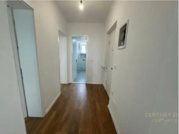 Tirane, jepet me qera apartament 2+1+Ballkon Kati 3, 70 m² 600 € (adim vokshi)
