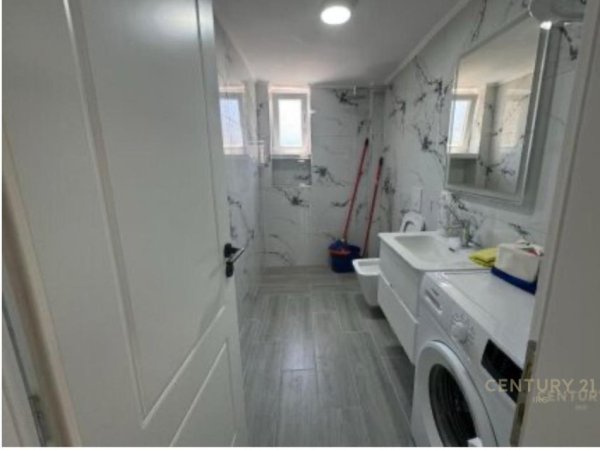 Tirane, jepet me qera apartament 2+1+Ballkon Kati 3, 70 m² 600 € (adim vokshi)