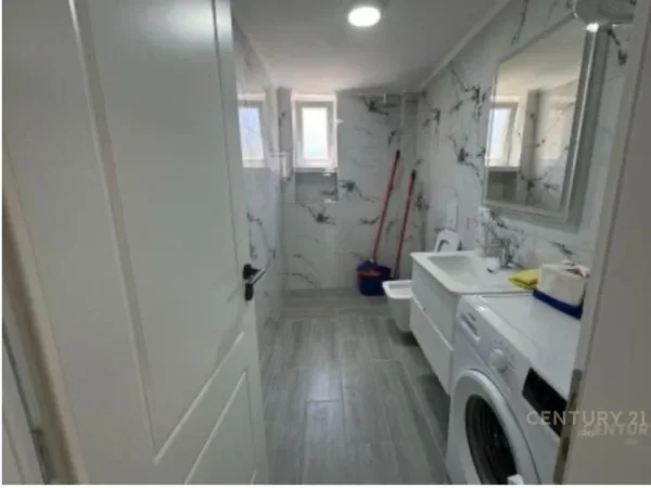 Tirane, jepet me qera apartament 2+1+Ballkon Kati 3, 70 m² 600 € (adim vokshi)