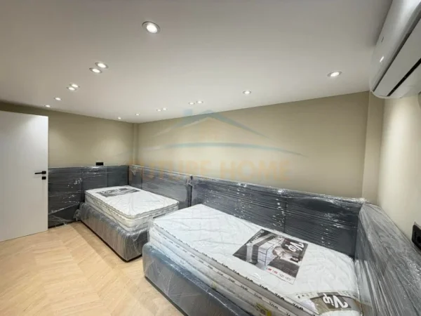 Tirane, jepet me qera apartament duplex 2+1 Kati 1, 100 m² 700 € 