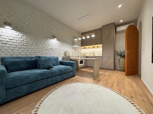 Tirane, jepet me qera apartament 2+1+Ballkon , 65 m² 930 € (myslym shyri)