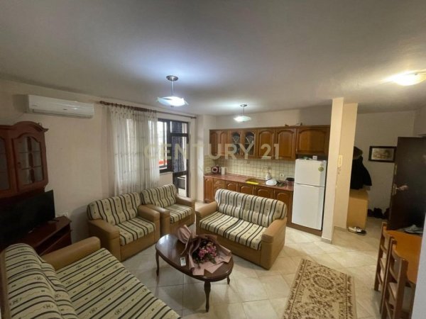 Tirane, jepet me qera apartament 2+1 Kati 4, 84 m² 520 € (ish fusha aviacionit)