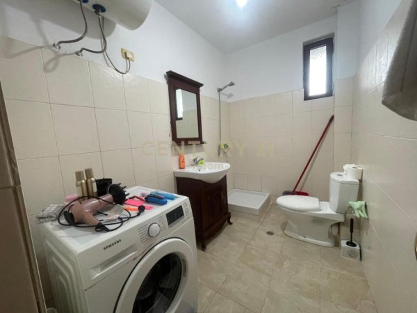 Tirane, jepet me qera apartament 2+1 Kati 4, 84 m² 520 € (ish fusha aviacionit)