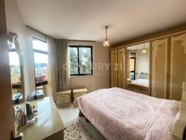 Tirane, jepet me qera apartament 2+1 Kati 4, 84 m² 520 € (ish fusha aviacionit)