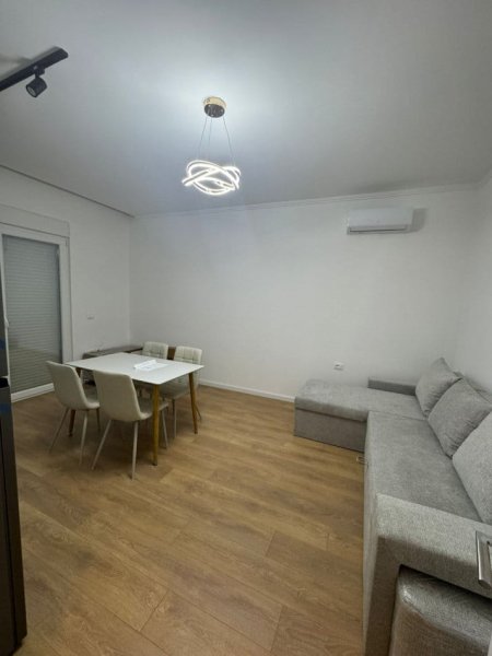Tirane, jepet me qera Vile 1+1 Kati 1, 80 m² 414 € (Rruga Islam Rusi)