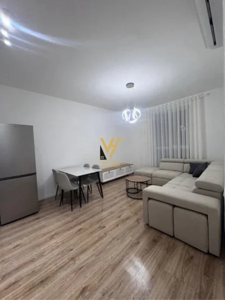Tirane, jepet me qera apartament 1+1+Ballkon Kati 4, 65 m² 550 € (SIRI KODRA)
