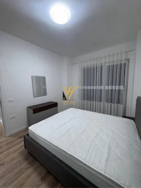 Tirane, jepet me qera apartament 1+1+Ballkon Kati 4, 65 m² 550 € (SIRI KODRA)