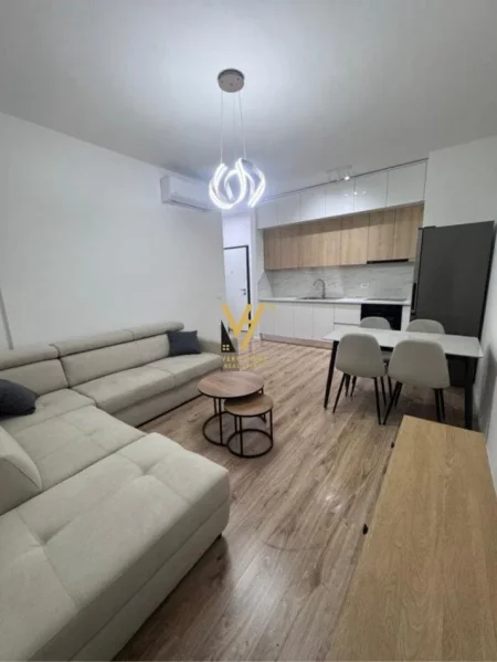 Tirane, jepet me qera apartament 1+1+Ballkon Kati 4, 65 m² 550 € (SIRI KODRA)