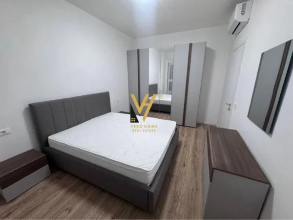 Tirane, jepet me qera apartament 1+1+Ballkon Kati 4, 65 m² 550 € (SIRI KODRA)