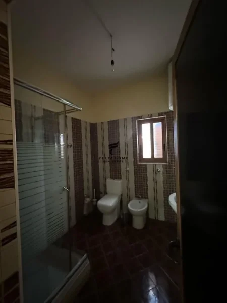 Tirane, shitet Vile 3 Katshe , 228 m² 360.000 € (PORCELAN)