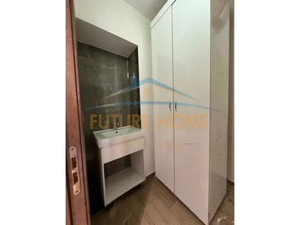 Tirane, jepet me qera ambjent biznesi Kati 1, 100 m² 1.300 € 
