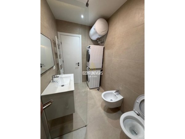 Tirane, jepet me qera apartament 1+1+Ballkon Kati 4, 86 m² 750 € (Komuna e Parisit)
