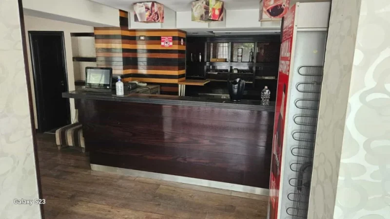 Tirane, jepet me qera lokal Kati 2, 200 m² 1.000 € (sheshi willson)