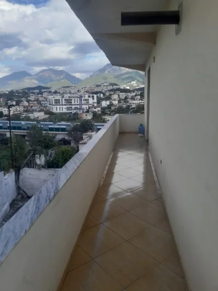 Tirane, shitet shtepi 3+1 Kati 1, 250 m² 197.000 € (shkoze)