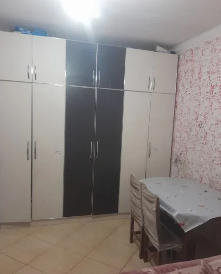 Tirane, shitet shtepi 3+1 Kati 1, 250 m² 197.000 € (shkoze)