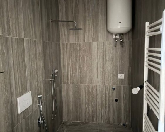 Tirane, jepet me qera zyre Kati 1, 48 m² 700 € (Rruga Islam Alla)