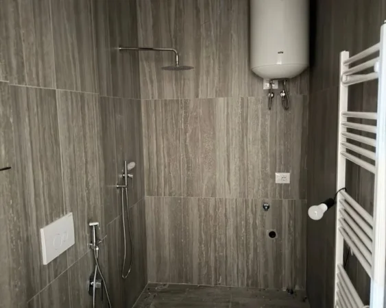 Tirane, jepet me qera zyre Kati 1, 48 m² 700 € (Rruga Islam Alla)