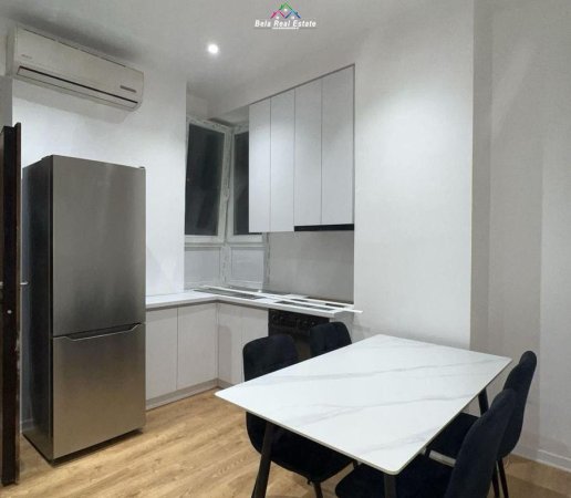 Tirane, jepet me qera garsonier 1+1 Kati 1, 50 m² 650 € (Rruga e Barrikadave)