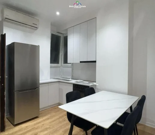 Tirane, jepet me qera garsonier 1+1 Kati 1, 50 m² 600 € (Rruga e Barrikadave)