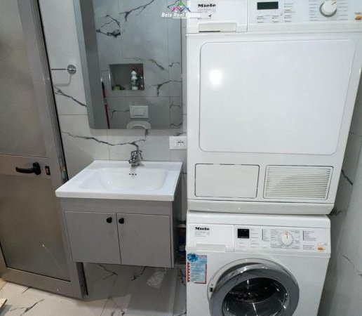 Tirane, jepet me qera garsonier 1+1 Kati 1, 50 m² 650 € (Rruga e Barrikadave)