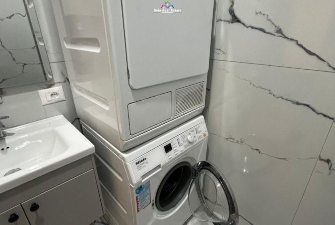 Tirane, jepet me qera garsonier 1+1 Kati 1, 50 m² 650 € (Rruga e Barrikadave)