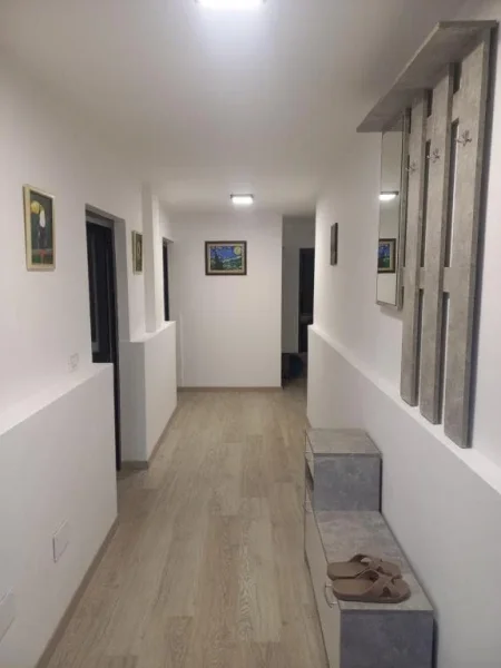 Tirane, jepet me qera Vile 1+1 Kati 1, 75 m² 600 € (Rruga Ali Demi)