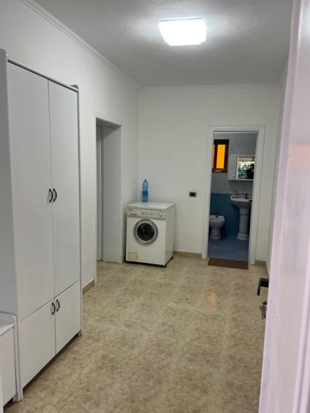 Tirane, jepet me qera shtepi 1+1+Ballkon Kati 1, 60 m² 350 € (Feti Gjilani)