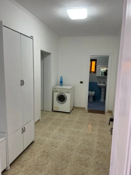 Tirane, jepet me qera shtepi 1+1+Ballkon Kati 1, 60 m² 350 € (Feti Gjilani)