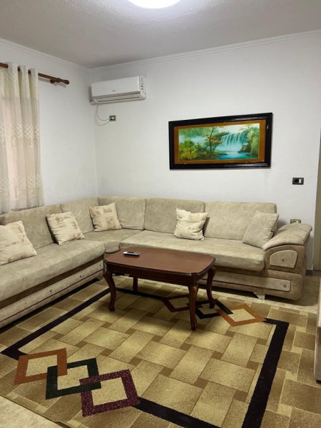 Tirane, jepet me qera shtepi 1+1+Ballkon Kati 1, 60 m² 350 € (Feti Gjilani)