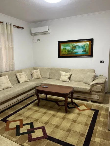 Tirane, jepet me qera shtepi 1+1+Ballkon Kati 1, 60 m² 350 € (Feti Gjilani)