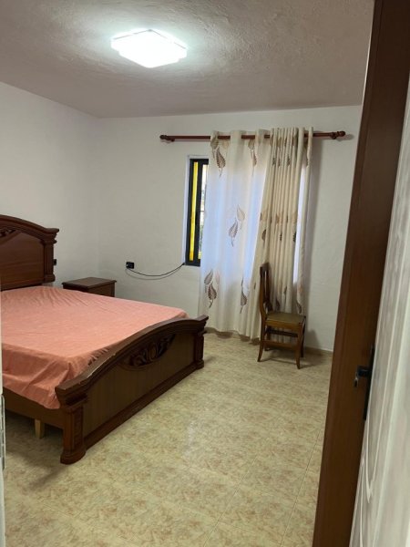 Tirane, jepet me qera shtepi 1+1+Ballkon Kati 1, 60 m² 350 € (Feti Gjilani)