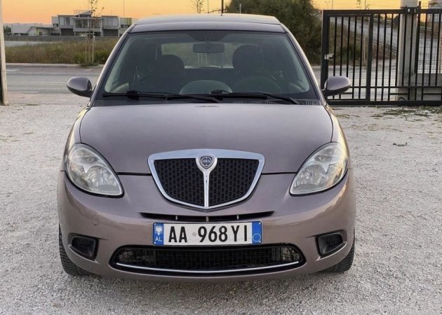 Tirane, shitet makine OKAZION LANACIA YPSILON 1.4 BENZIN GAZ Benzin+Gaz, manuale